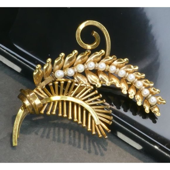 Signed IPS 1/20 12K GF & Pearl Brooch - Beautiful Botanical Design - Picture 8 of 8